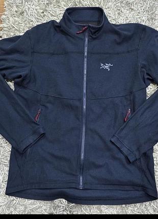 Шикарная кофта от arcteryx оригинальная.