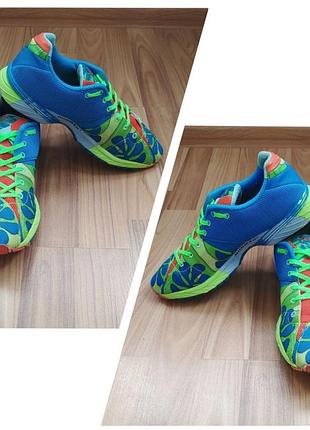 Продам asics-стильные кроссовки,41,5 6