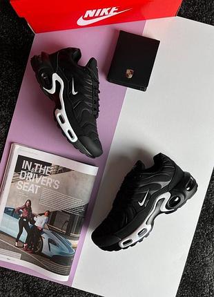 Жіночі кросівки nike air max tn plus black white