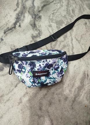 Бананка унісекс eastpak springer квітковий принт