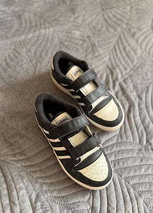 Кросівки для підлітків adidas чорно-білі на липучках