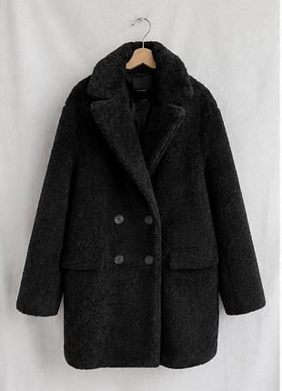Жіноча шуба pull and bear чорна