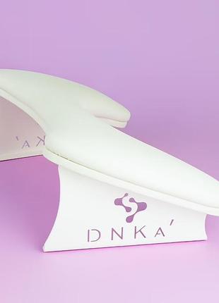 Підставка під руки для манікюру dnka anatomical armrest білого кольору