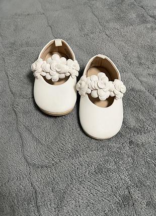 Туфлі для дівчинки h&m молочного кольору