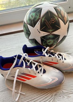 Бутси чоловічі adidas білі з синім та червоним