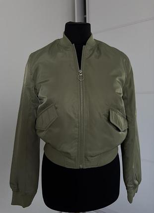 Pull&bear куртка бомпер кольору хакі осінь