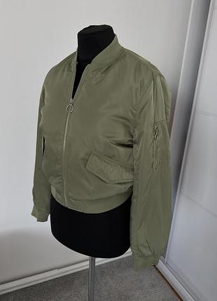 Pull&bear куртка бомпер кольору хакі осінь 2