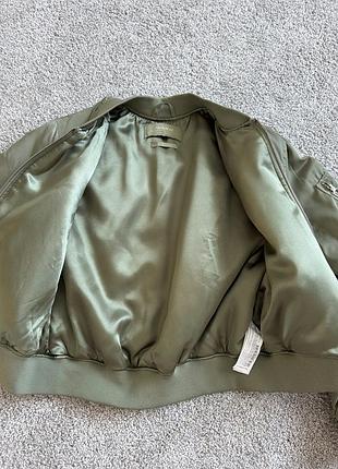 Pull&bear куртка бомпер кольору хакі осінь 5