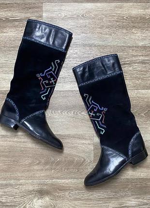 Vintage pollini made in italy чорні шкіряні та замшеві чоботи з кольоровою вишивкою, розмір 38