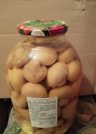 Грибы шампиньоны маринованные резанные  и целые стерилизованные.