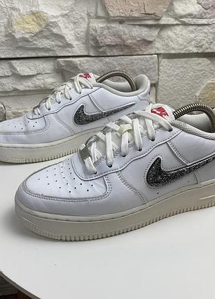 Оригінальні кросівки nike air force 1 lv8