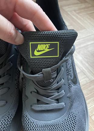 Кросівки чоловічі nike сірого кольору
