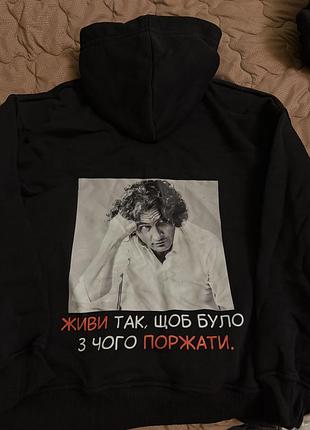Нове чорне худі на флісі з принтом, розмір s