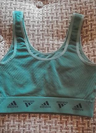 Топ жіночий спортивний adidas з чашками, розмір m,