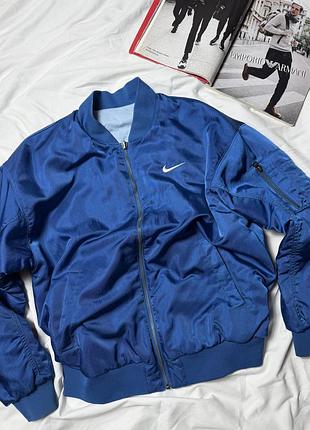 Двосторонній бомбер nike