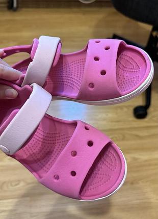 Босоніжки та сандалі дитячі crocs рожеві 2