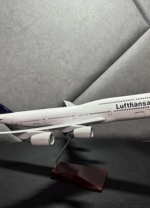 Модель літака boeing 747-8 lufthansa 2