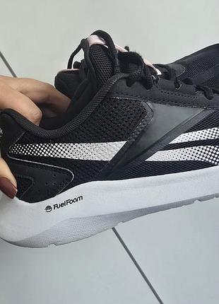 Кросівки жіночі reebok fuelfoam чорні з білим