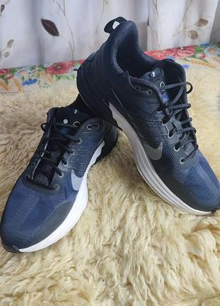 Стильні кросівки nike lunar roam