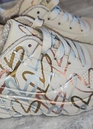 Кросівки для дівчаток skechers білі з різнокольоровими елементами