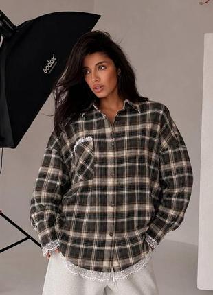 Женская фланелевая рубашка oversize в клетку с кружевом теплая рубашка оверсайз на пуговицах оливковое универсальное шоколадний, oversize 42/46