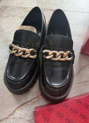 Жіночі лофери guess чорні лаковані, розмір 38-39