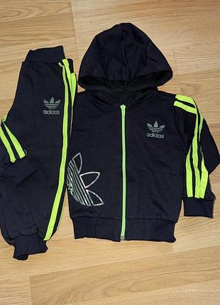 Спортивний костюм для хлопчика adidas чорний з салатовими смужками