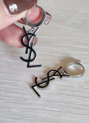 Сережки жіночі ysl сріблясті з чорним логотипом
