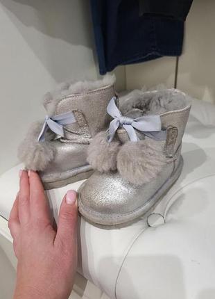 Гаарні ugg на дівчинку, з 22 розміром, по устільці 13 см.