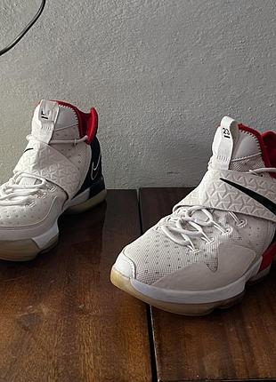 Кросівки чоловічі nike lebron soldier 12 flash crimson white / dark grey / flash crimson, розмір 41