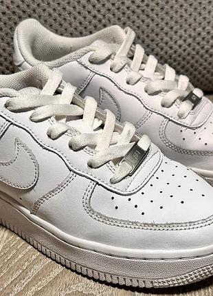 Оригінальні кросівки  nike air force 1 low 36,5 розмір 23,5 см білі кросівки