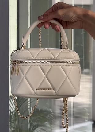Сумка для жінок charles & keith arwen молочна стьобана