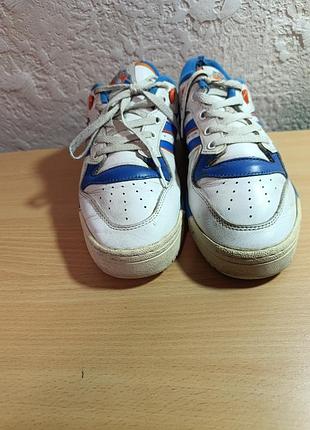 Кросівки чоловічі adidas шкіряні білі з синім 41 розмір