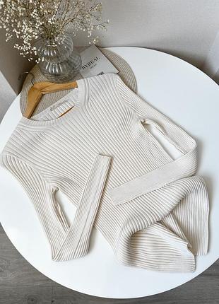 Молочний лонг в рубчик білий джемпер everlane