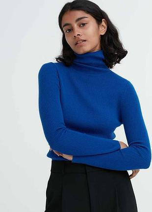 Гольф водолазка из шерсти в рубчик от uniqlo