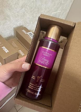 Парфумований спрей victoria's secret berry parfait 250 мл для жінок