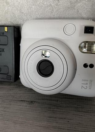 Інстакс fujifilm instax mini 12 clay white з касетами на 20 кадрів.