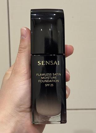 Тональний засіб sensai spf 25