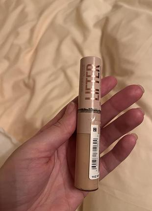 Консилер maybelline lifter 6