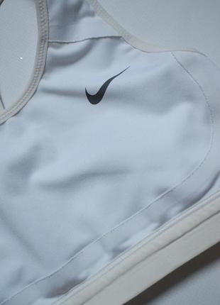 Білий спортивний топ nike 2