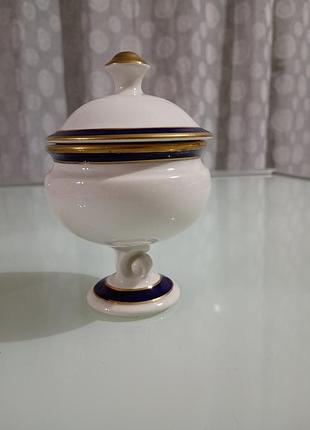 Шкатулка порцелянова на ніжці
