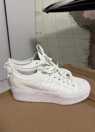 Кросівки жіночі adidas білі, розмір 40