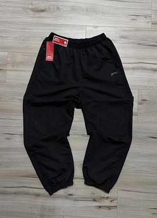 Нові чорні спортивні штани слейзенгер slazenger woven pants black, факт l, оригінал