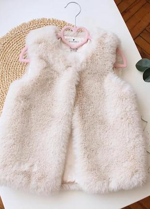 Бежевая меховая жилетка matalan 5-6 лет