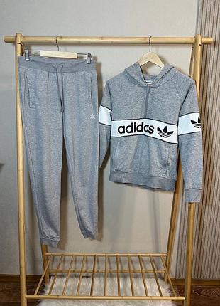 Жіночий костюм adidas без утеплення  •розмір s