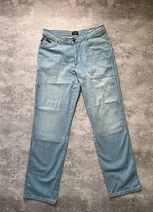 Чоловічі прямі джинси бренду wrangler