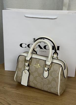 Женская сумка coach micro rowan crossbody in signature бежево-белый
