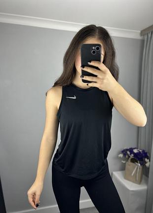 Жіноча оригінальна спортивна майка nike