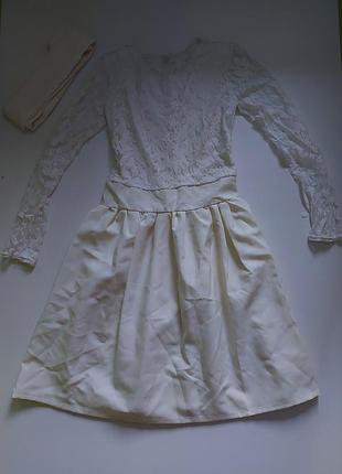 Женское платье цвета айвори