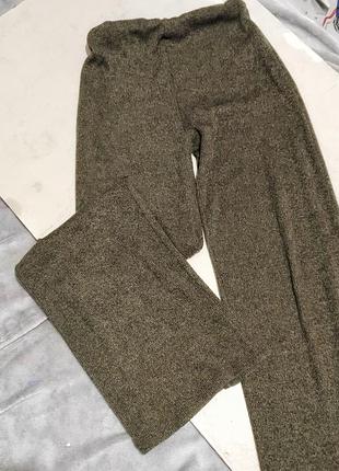 Брюки трикотажные широкие zara оливкового цвета на резинке